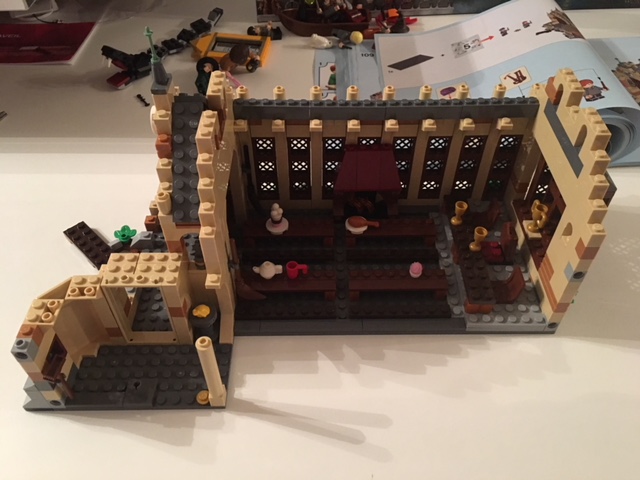 harrypotter-lego-greathall-01