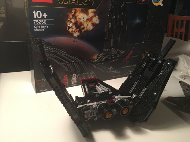 kyloren_shuttle_lego40